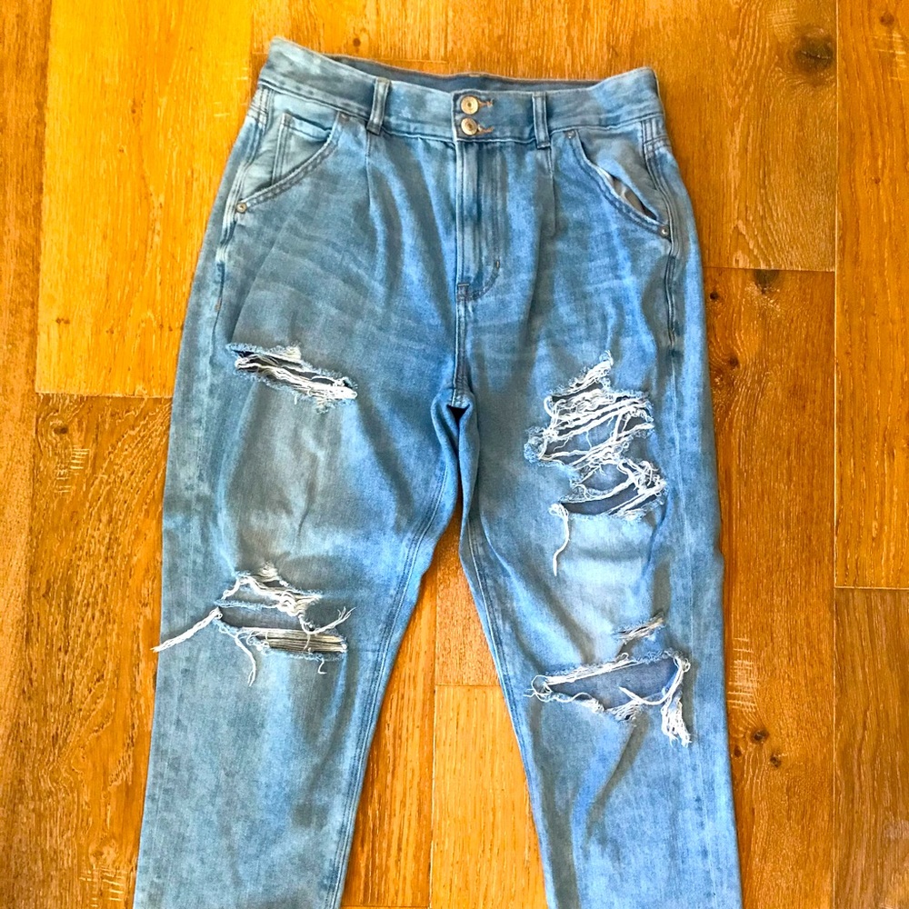 American Eagle MOM JEANS